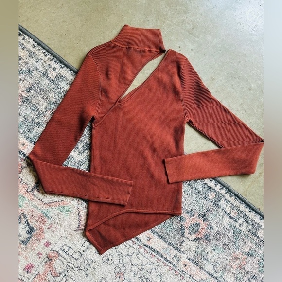 Cult Gaia ember Krislyn brown asymmetrical top Xs - Picture 2 of 2